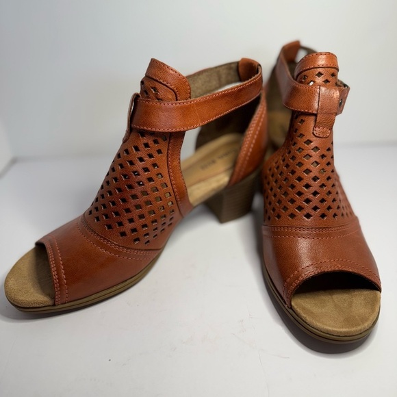 Cobb Hill Womens Hattie High Cuff Brown Sandals 8 - Picture 2 of 9